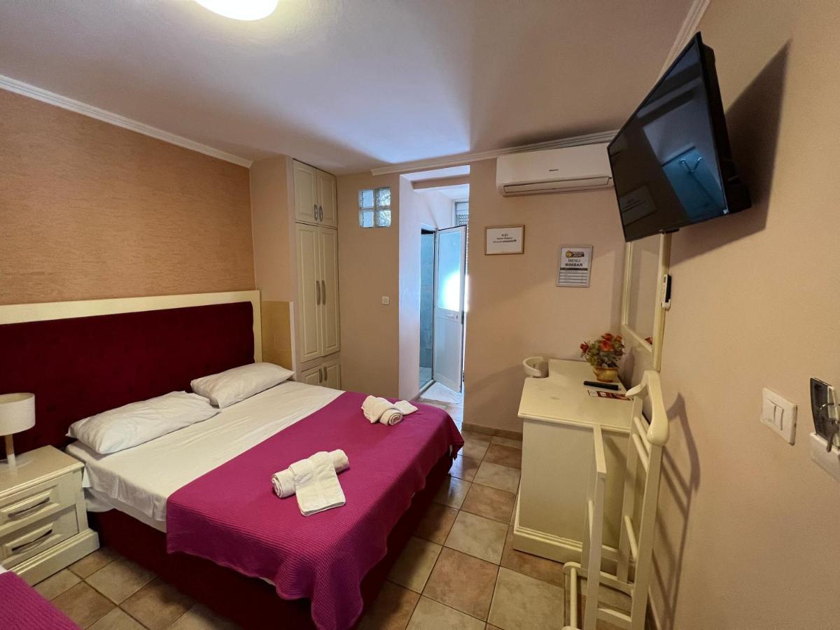 Hotel Bujtina Shqiptare Tirana Exterior foto