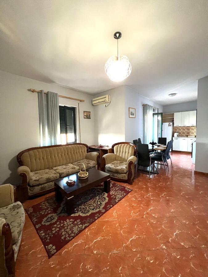 Hotel Bujtina Shqiptare Tirana Exterior foto