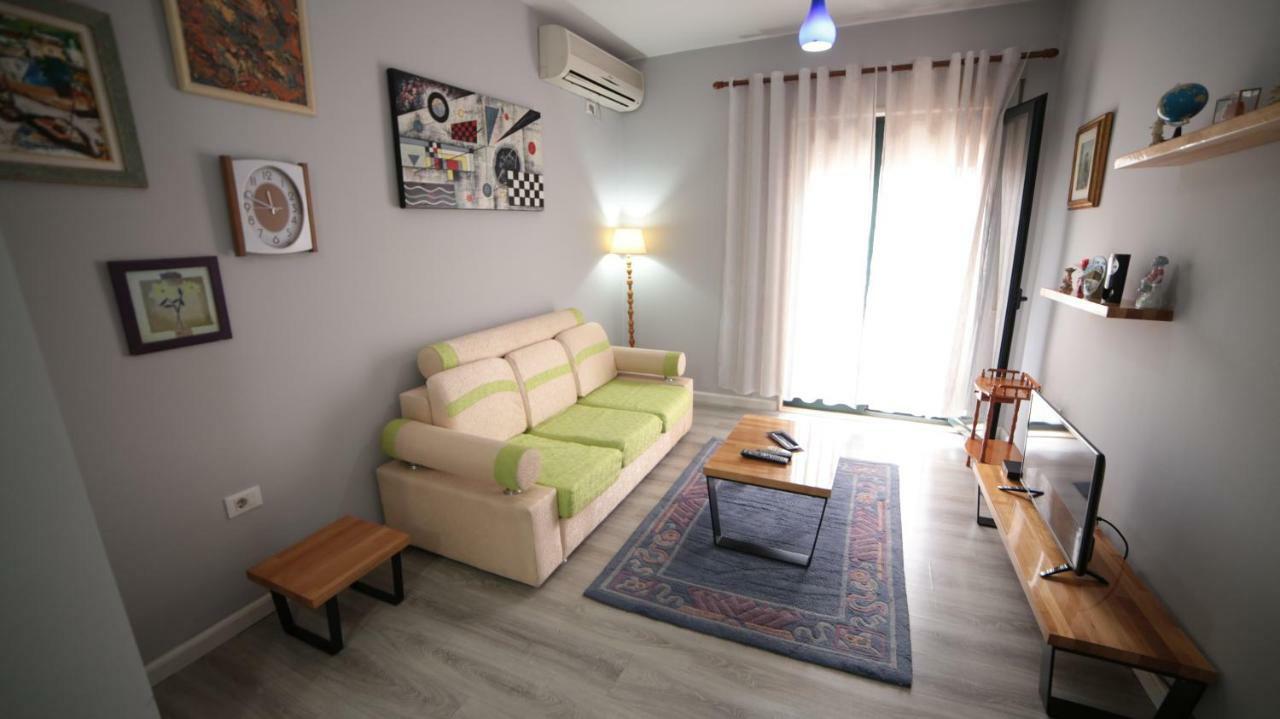 Hotel Bujtina Shqiptare Tirana Exterior foto