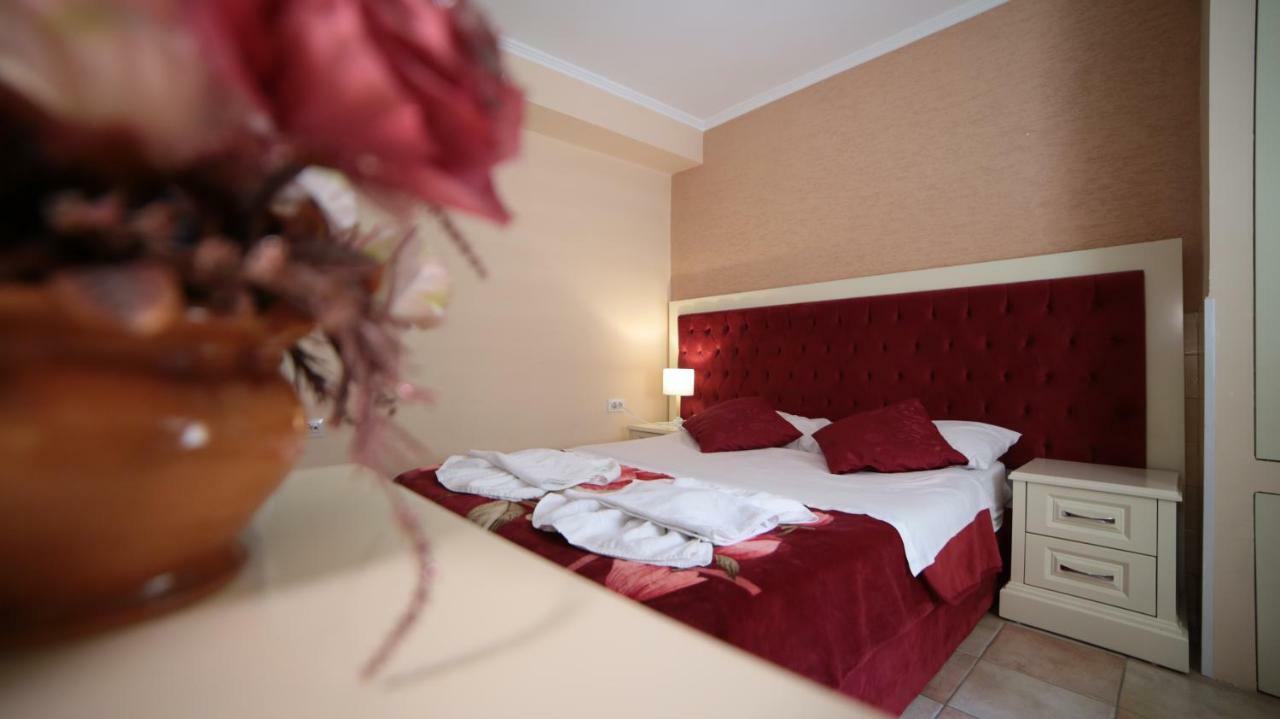 Hotel Bujtina Shqiptare Tirana Exterior foto